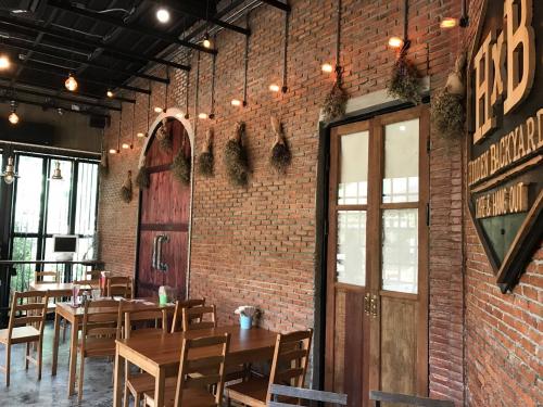 Hidden backyard café &amp; hang out